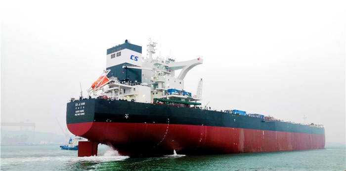 18萬(wàn)噸散貨船52號(hào)船出海試航.jpg